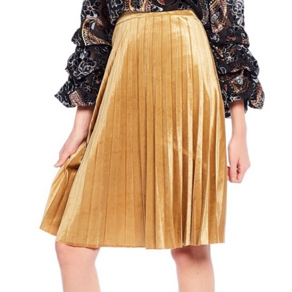 Medium Chelsea & Violet Gold Pleated Skirt